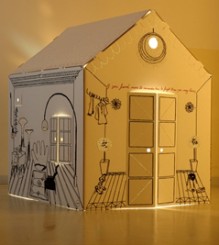 Light Night, 2006, cartoncino, filo di cotone, lampade alogene - Scultura di carta a forma di casa. Sulle superfici esterne sono state ricamate le stanze e la vita che generalmente le mura di una casa nascondono e proteggono