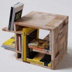 tavolino cubico basso con spazio centrale per libri