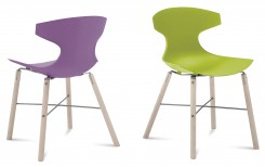 " sedie, una verde e una lilla della serie Echo di Domitalia