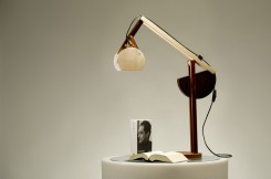 La Quercia 21 Lampada in legno denominata Avocetta perchè ricorda la forma di quel volatile 