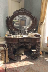 Uno dei mobili rinvenuto nell'appartamento di Madame de Florian
