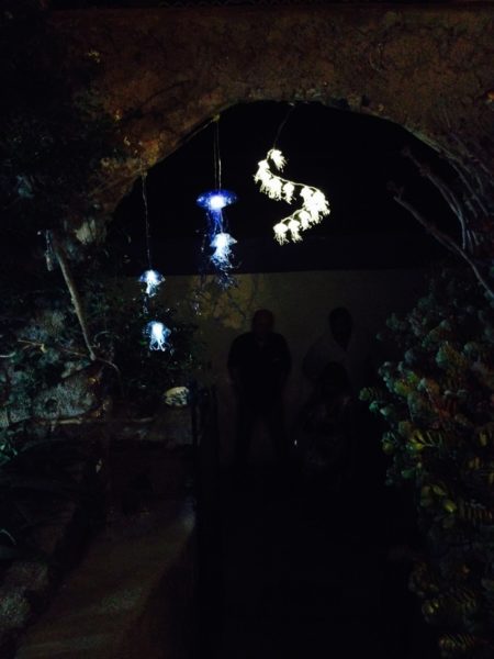 Biennale di Filicudi sculture luminose a forma di medusa di Martina Manno