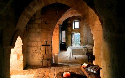 Una camera dell'albergo diffuso di  Grotte di Civita a Matera