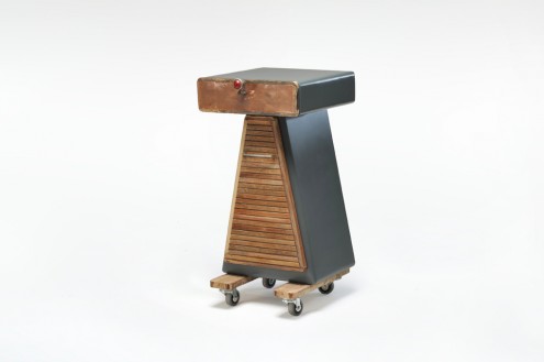 laquercia21_comodino_mobiletto_pupazzo10.jpg uno dei Pupazzi realizzati con materiali riciclati da la Quercia 21