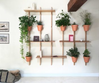 per arredare un piccolo balcone o una parete interna il supporto per piante XPOT cui agganciare vasi con piante