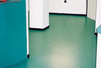 pavimenti resilienti particolare di pavimento in PVC color turchese di Florzeta