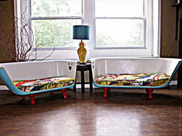installare pannelli solari un salotto realizzato con materiali di riciclo: 2 mezze vasche come divani
