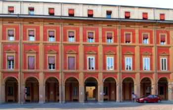 deposito saldo prezzo casa notaio Federico Alcaro FOTO palazzo di Bologna via Saragozza