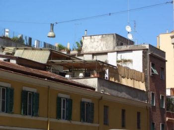 abuso e condono edilizio in zona sismica: sopraelevazione da abbattere anche se condonata