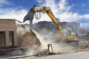 linee guida per abusi edilizi in Campania - foto: ruspa demolisce immobile abusivo