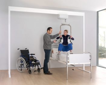 camera da letto per disabili: Sollevatore letto per disabili