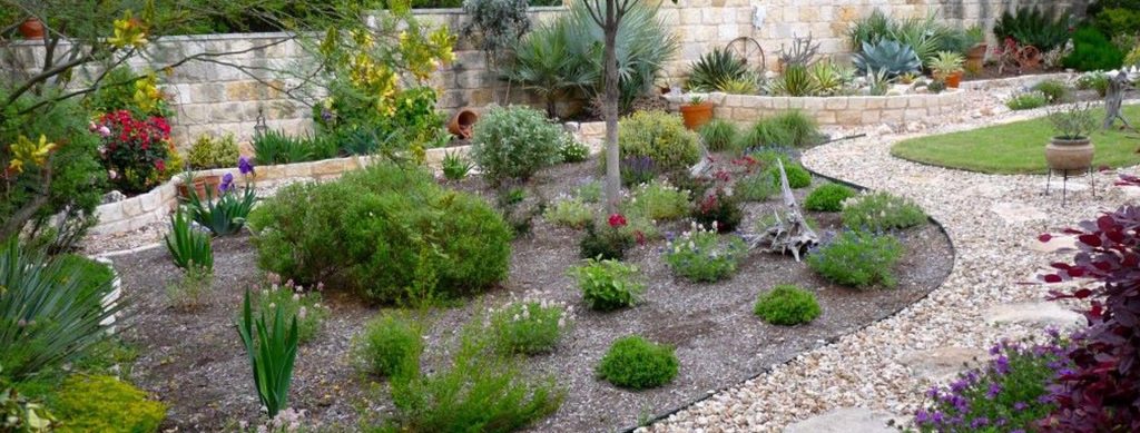 xeriscaping giardinaggio sostenibile nella FOTO un giardino in California con piante locali 