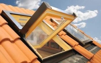 Finestra sul tetto materiale legno e alluminio