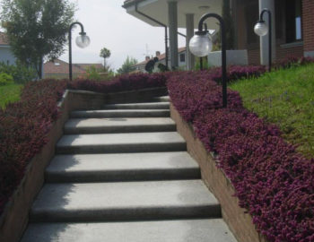 scalinata realizzata in pietra di Luserna