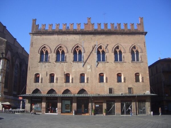 Bologna, Palazzo dei Notai, 1381 sede notarile compravendite immobiliari