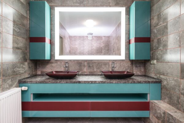 arredo bagno sostenibile: mobili in legno FSC, verniciati con pitture green, rubinetterie a basso consumo idrico