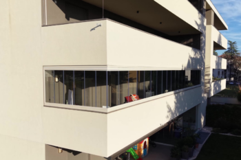 vetrate scorrevoli impacchettabili per chiudere il balcone